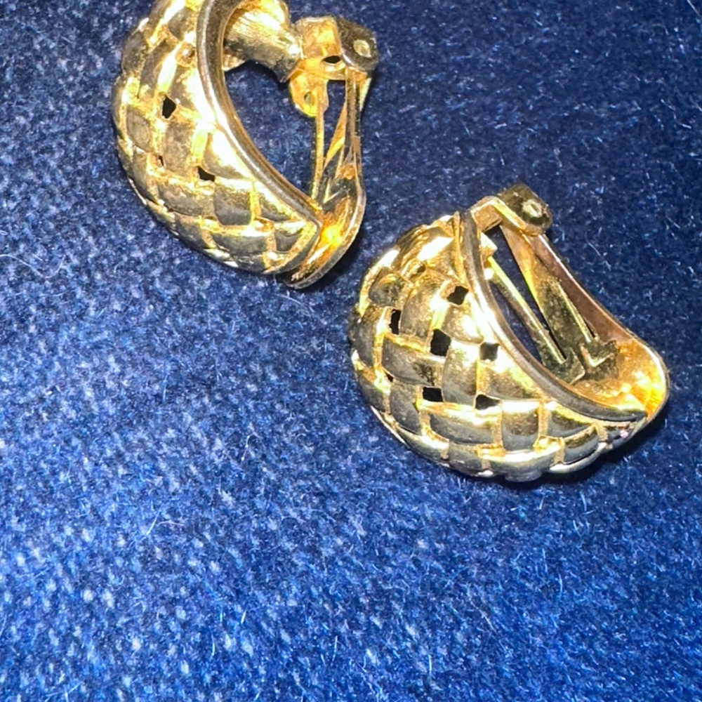 Sorelli Vintage Gold Tone Clip-On Earrings | Basket Weave Dome | Signed
